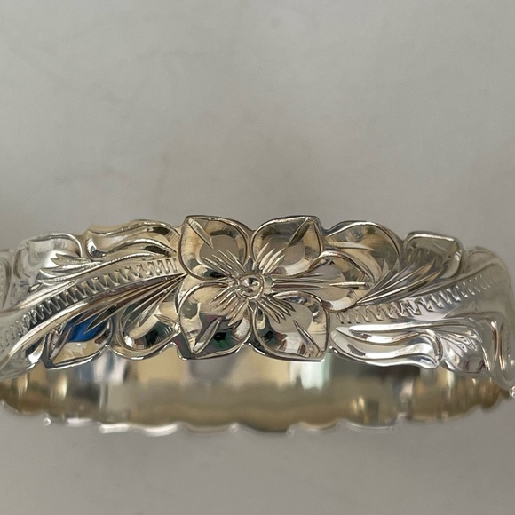 Silver Floral Leaf Bracelet - Picture 2 of 5
